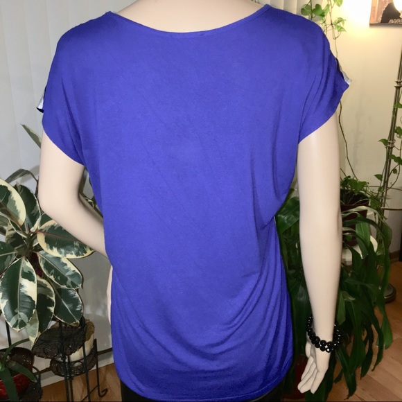 4/$35🌸Limited Multi-color Print Blouse - Picture 2 of 6